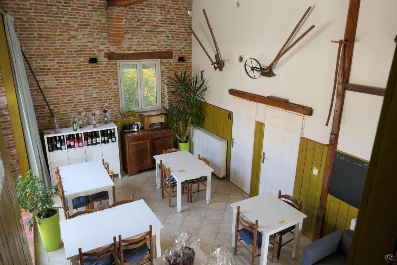 Domaine De L'Ile - Gites Et Chambres D'Hotes Castelsarrasin Bagian luar foto